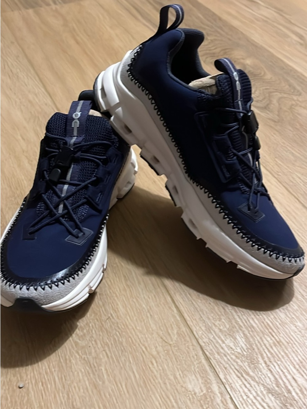NEW NIB ON Cloudaway Ink/White Women’s Running Shoes Size 6.5
